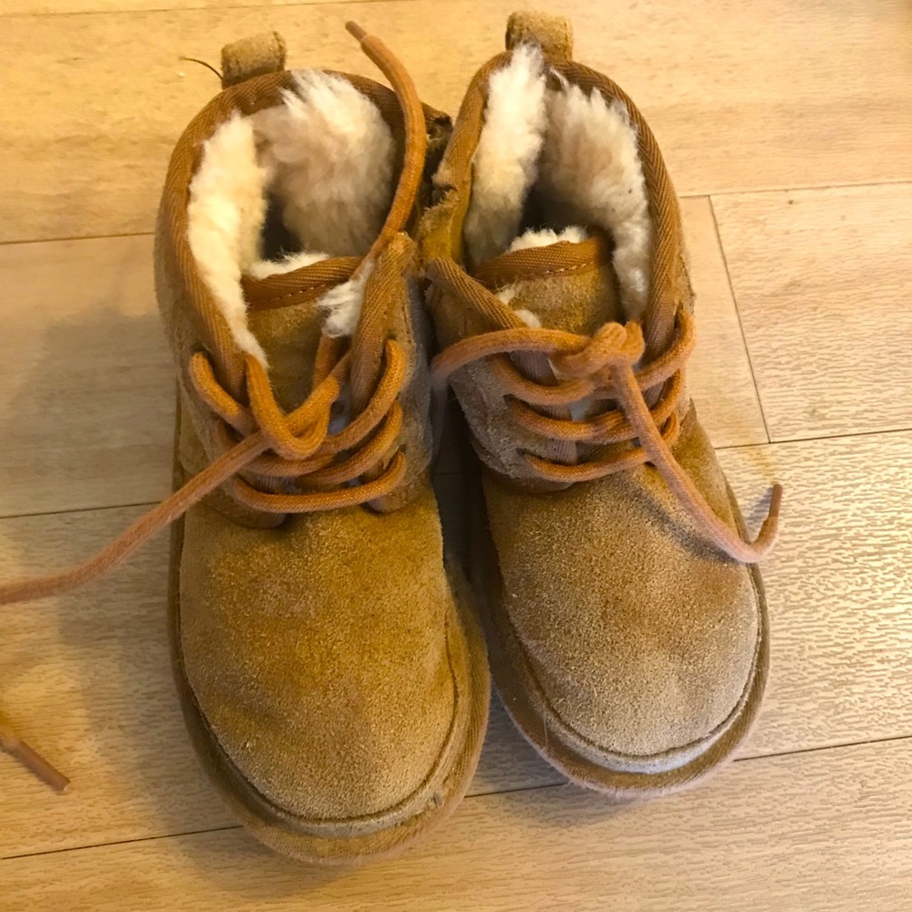 Toddler Ugg’s for your little one. In very good condition ! Very warm.